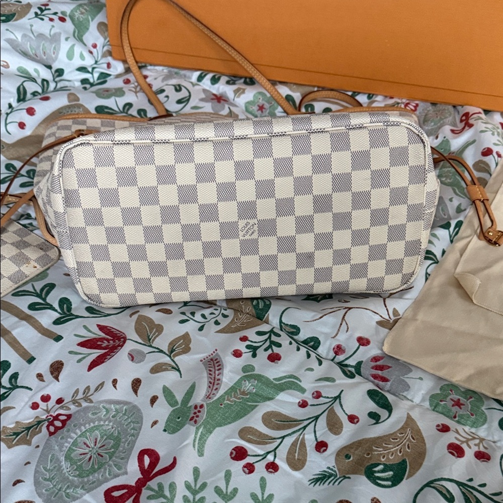 Louis Vuitton Damier Azur Tote - Cream and Tan - Picture 9 of 10